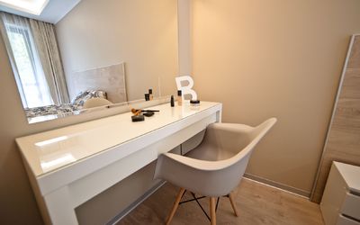 Krynica Zdrój noclegi centrum - Apartament Leśny - toaletka z lustrem